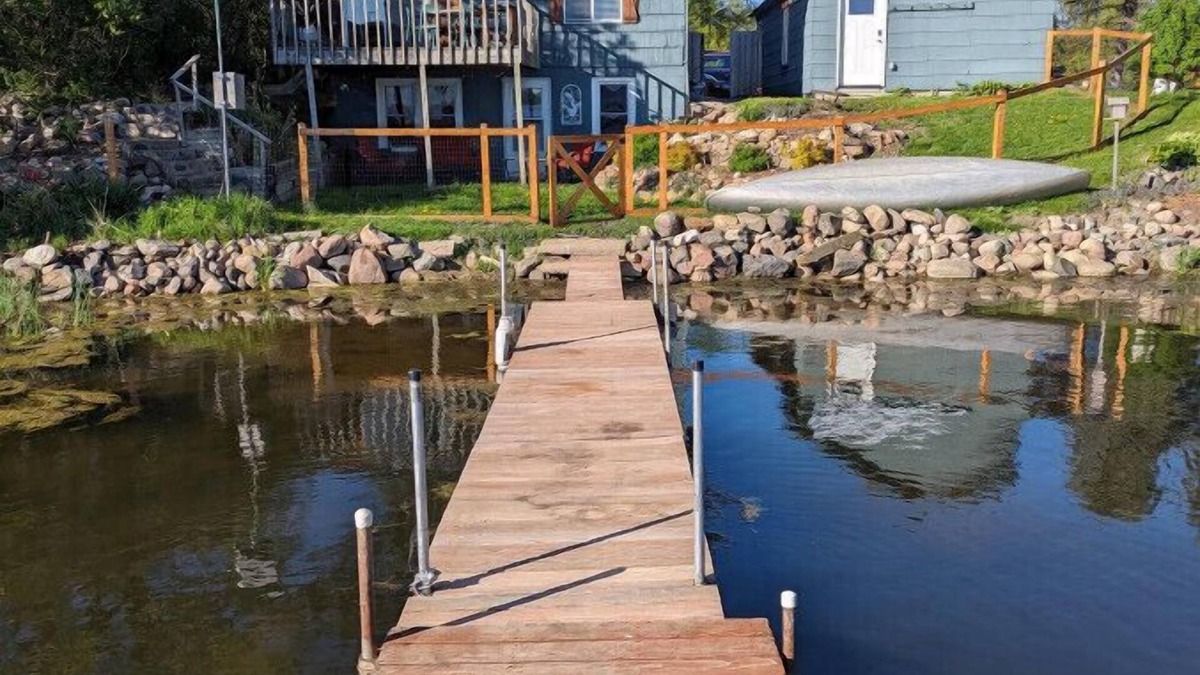 Maple Lake Cabin | Mink Lake Cabin: lakeside, peaceful, homey