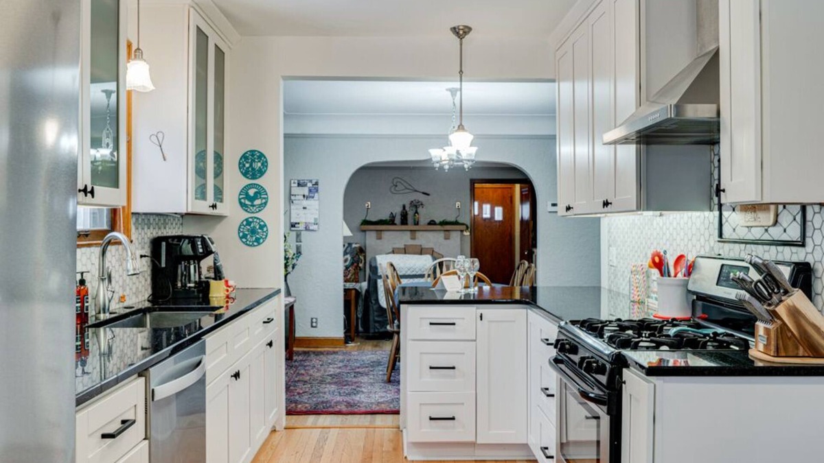 Fulton House | MINNeSTAY* Edina Escape