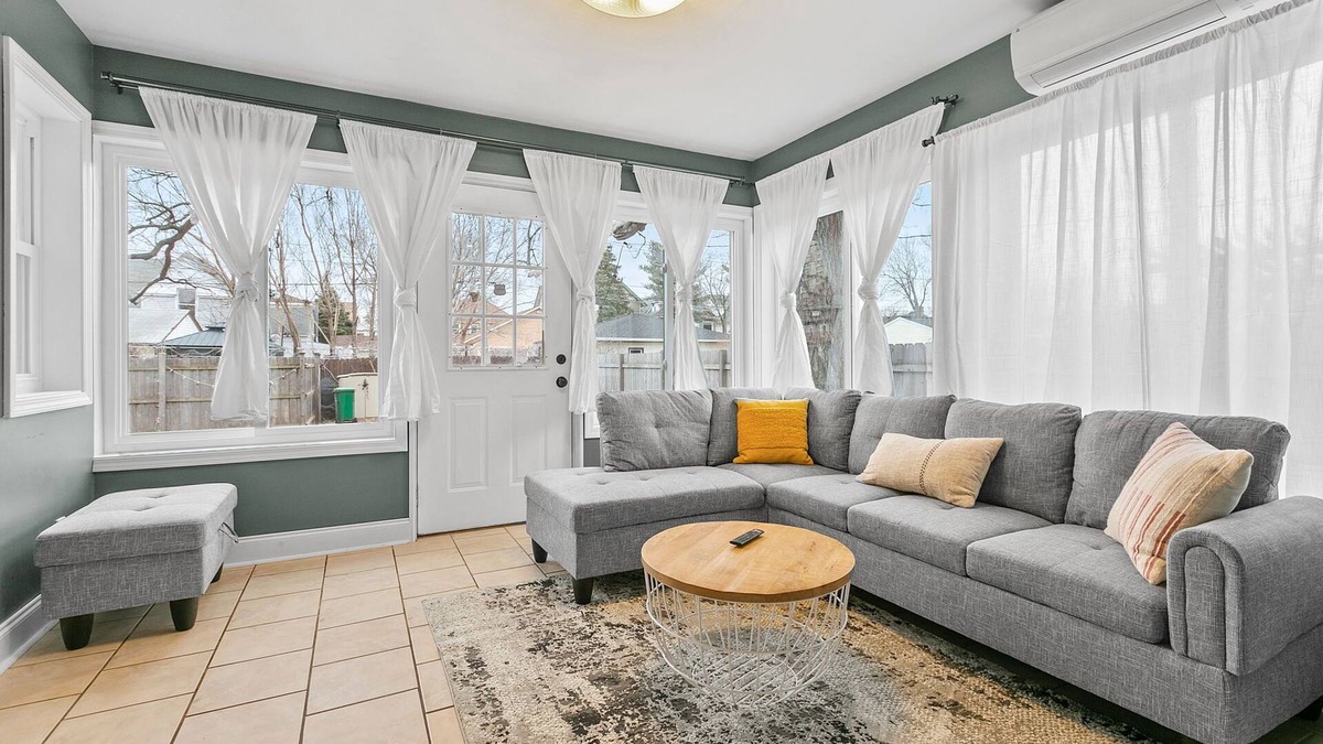 Powderhorn House | MINNeSTAY* Lyndale Pleasant Getaway