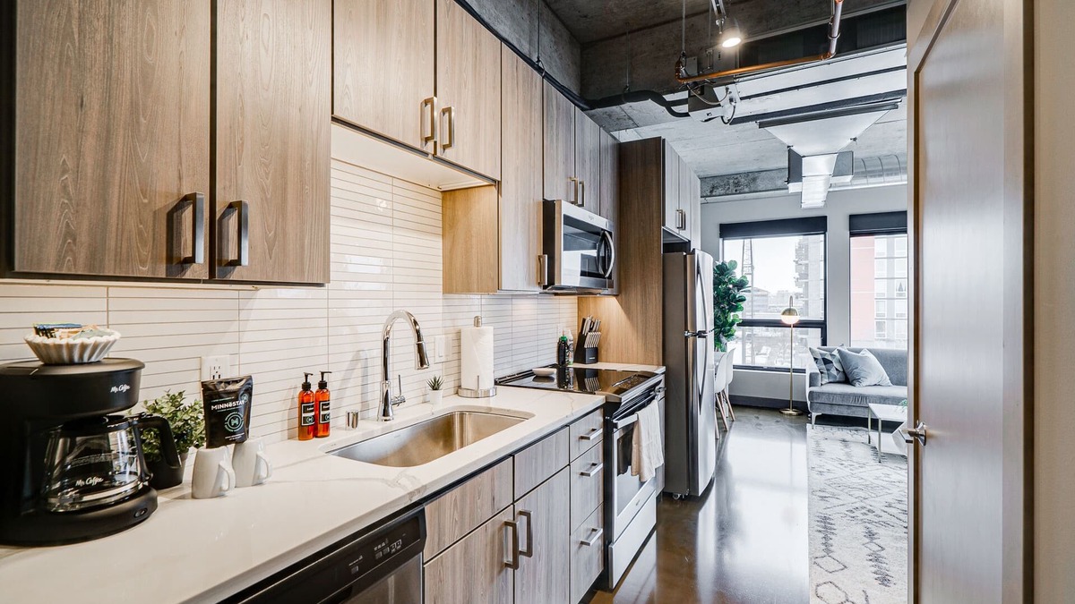 Warehouse District Apartment | MINNeSTAY* Sable 401 Studio | Target Field