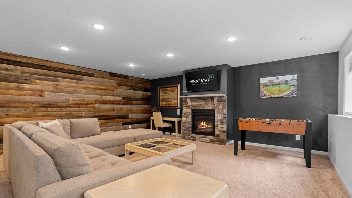 Blaine House | MINNeSTAY* Savanna Grove