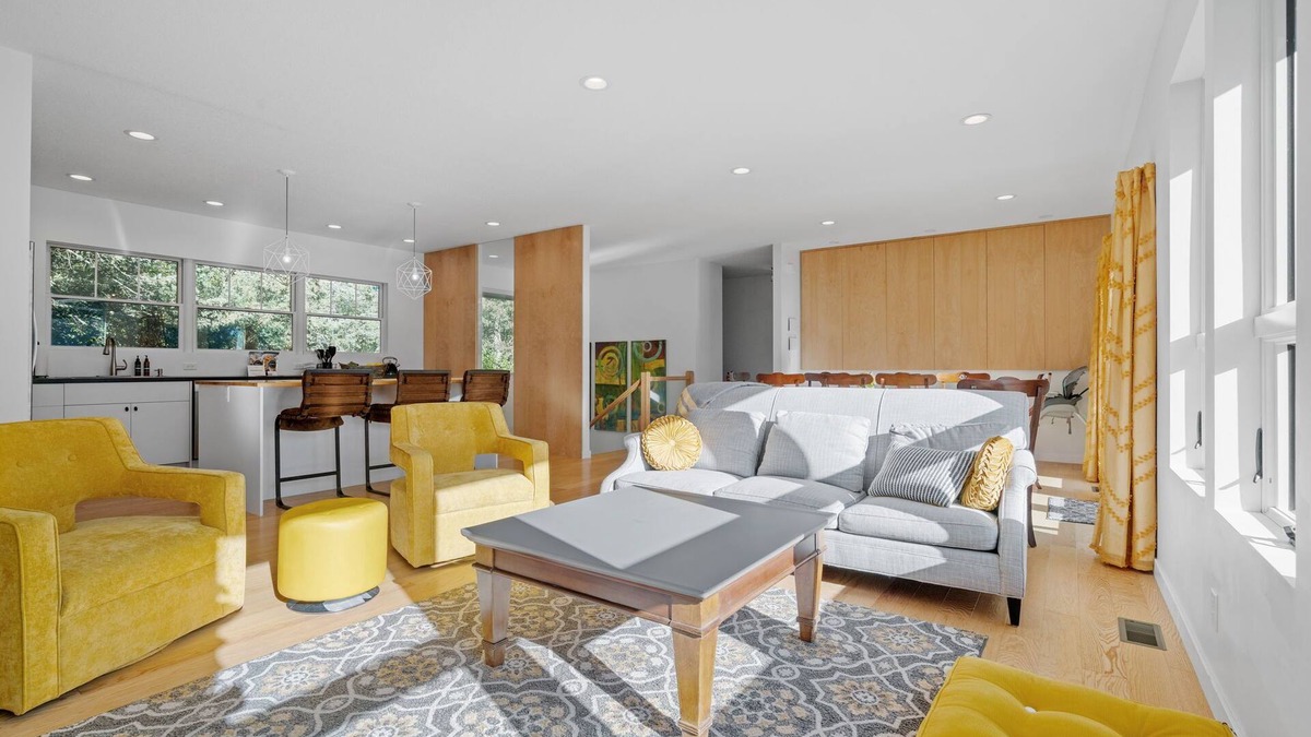 Lakeland House | MINNeSTAY* The Happy Home | Ski |