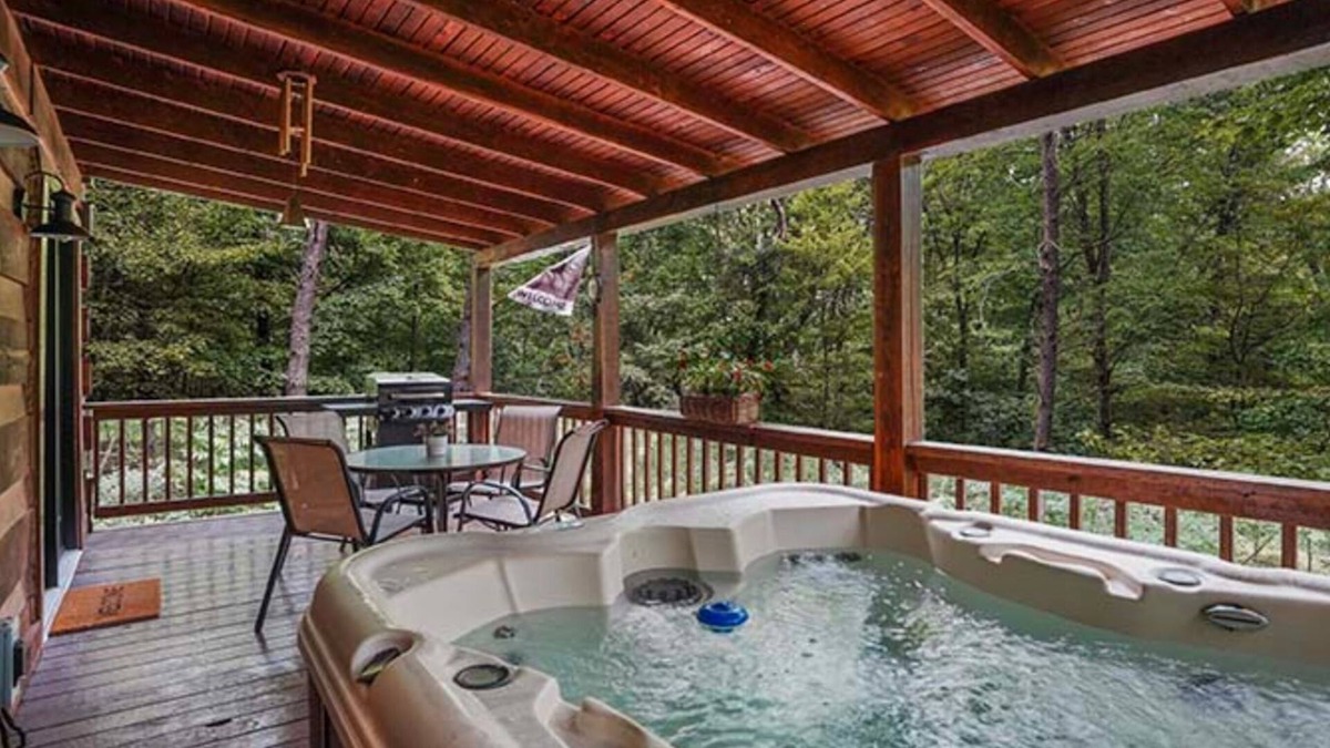 Logan Cabin | Mins from Waterfalls and Caves, Private 5 acres
