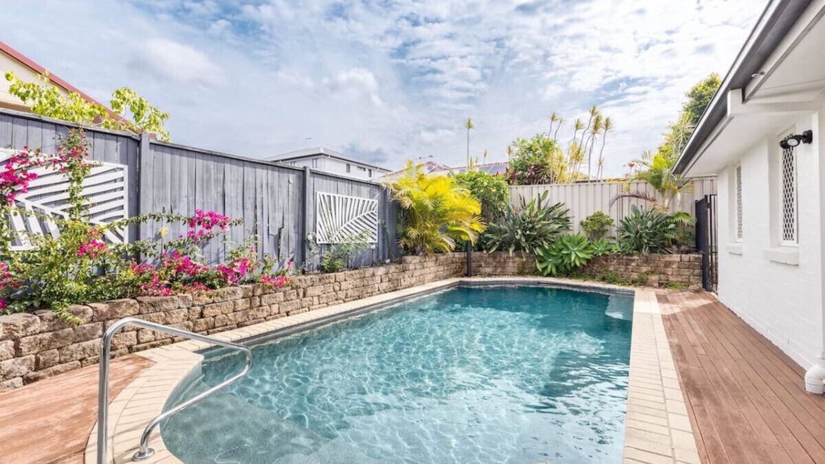 Forest Lake House | Mins to Shop & Lake! 4 beds family retreat w/pool