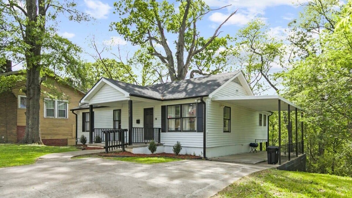 Birmingham House | Mins to Uptown, Downtown, Airport, and Dining!