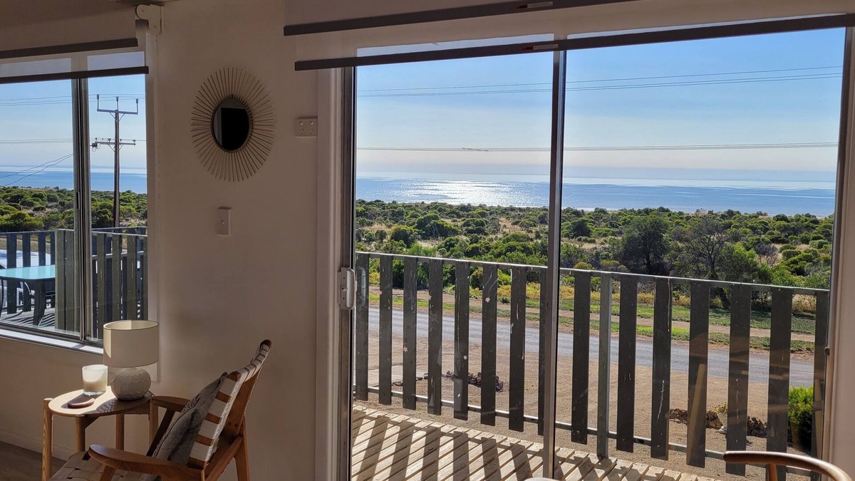 Tiddy Widdy Beach House | Mint by the Sea - Esplanade location, sea views! Free WiFi! Off Peak Special!