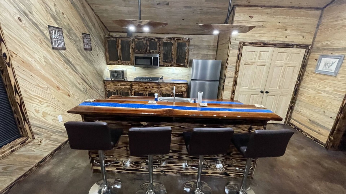 Coffeeville Cabin | Minutes away from one of the greatest crappie fishing lakes in the world