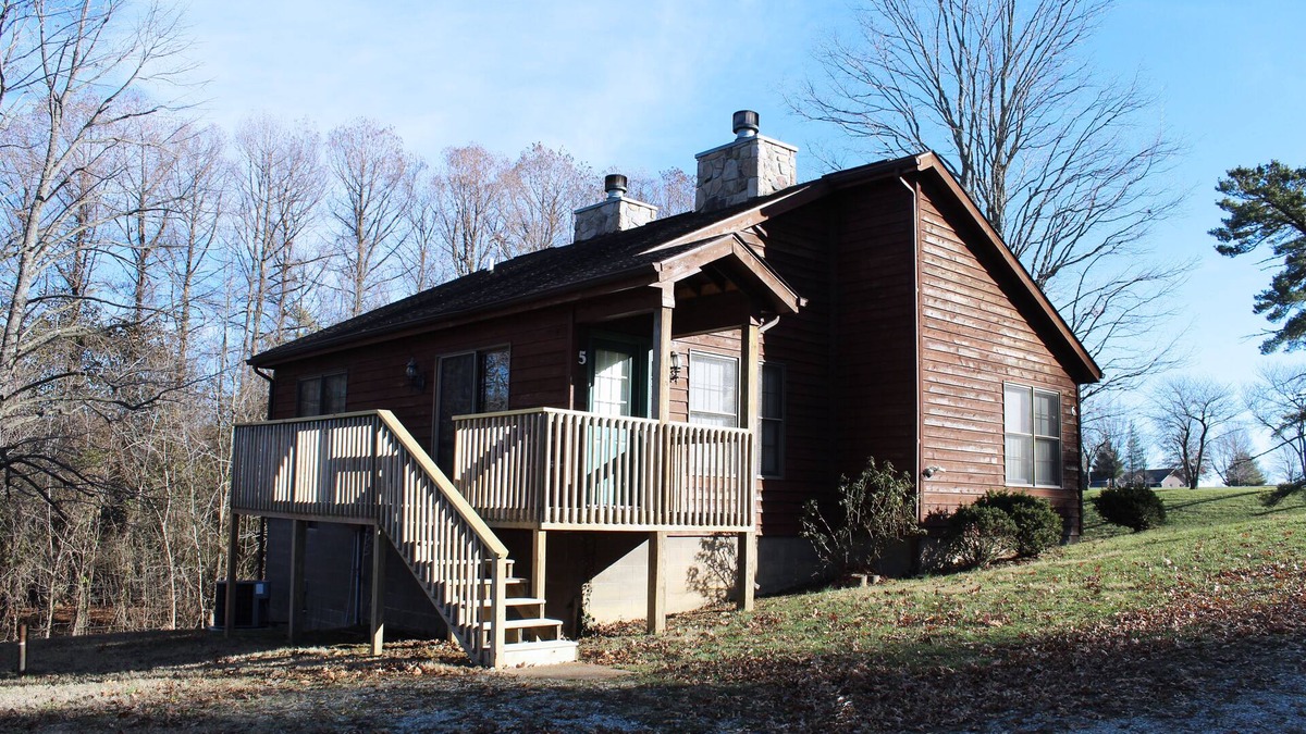 Makanda Cabin | Minutes from Giant City - SIU - Shawnee Winetrail - Cedar Lake - Shawnee Forest!