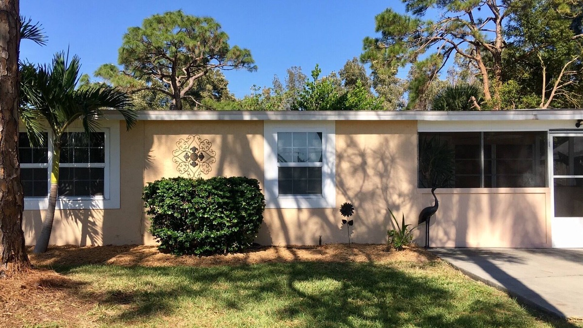 Englewood Cottage | MINUTES from MANASOTA KEY beaches! Quaint & Charming! Bird Watching!Pet Friendly