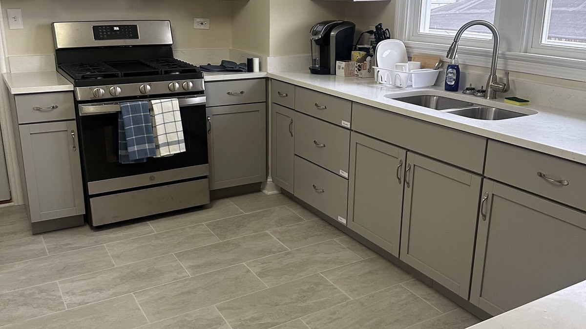 North Chicago Apartment | Minutes from Naval Base & Six Flags