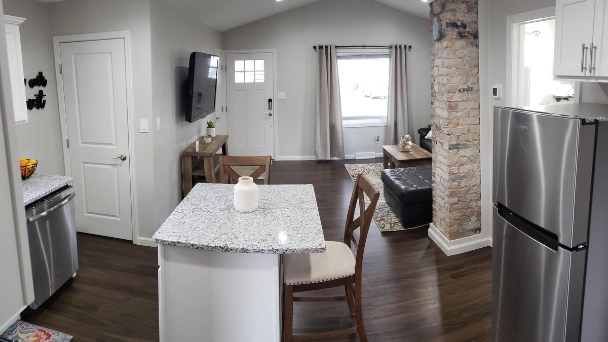 Niagara Falls House | Minutes From Niagara Falls, Shopping and Attractions!