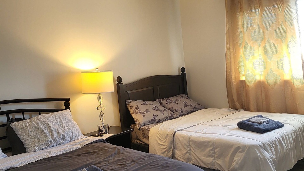 Leitrim House | Minutes from Ottawa Airport Short-Term