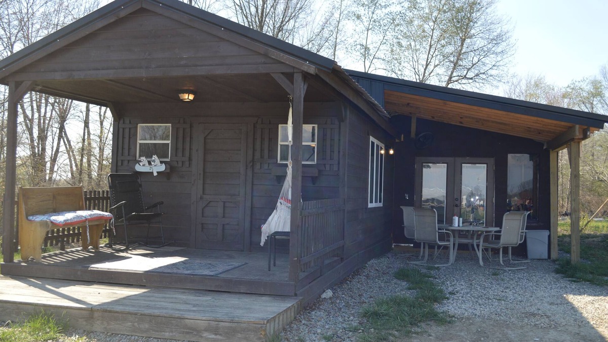 Westford Cabin | Minutes from Pymatuning, Cabin by the Pond