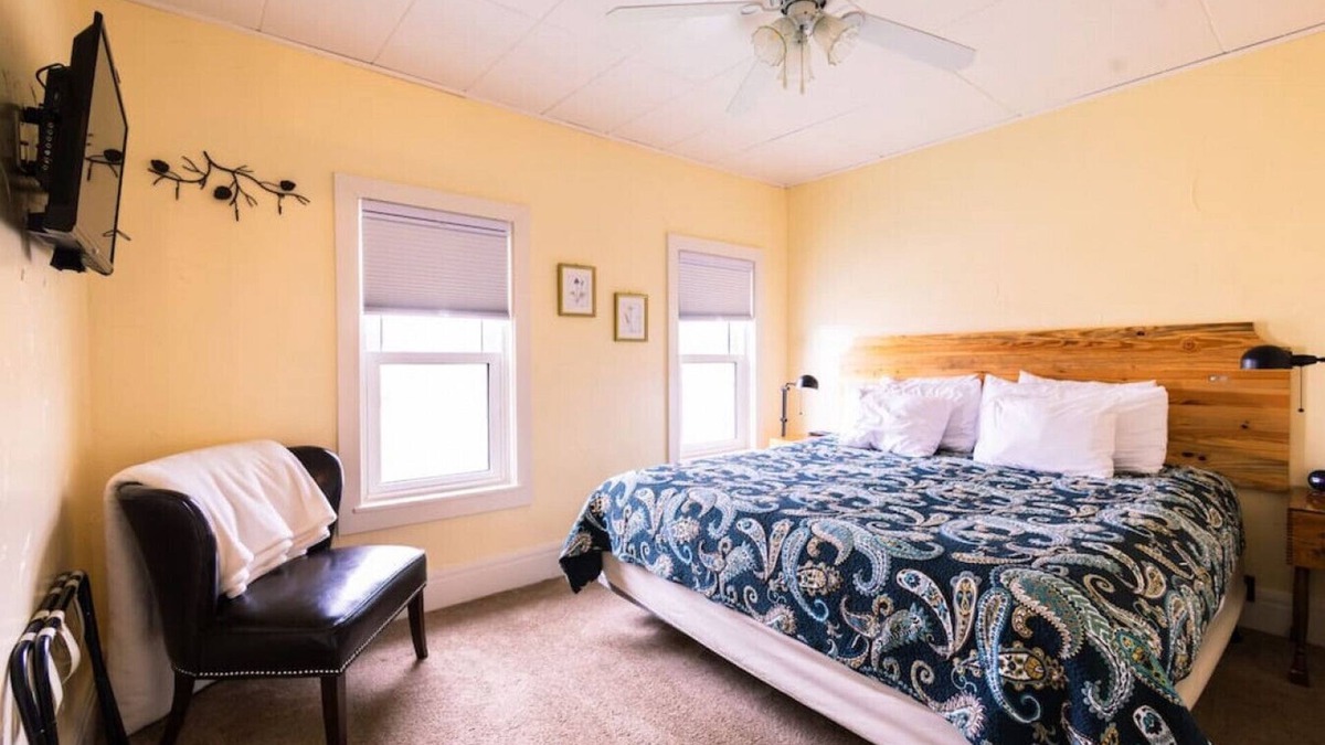 Centennial Apartment | Minutes from skiing and hiking