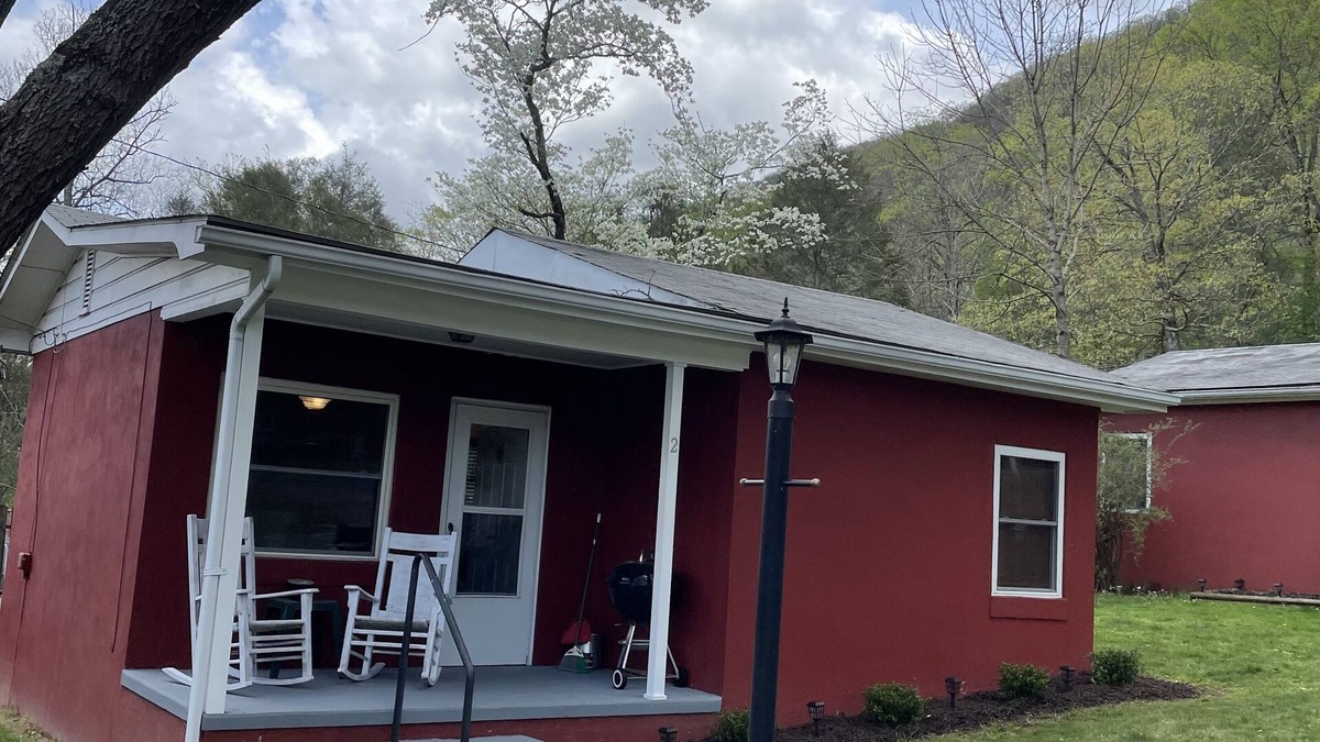 Maggie Valley Cottage | Minutes from Snow Tubing