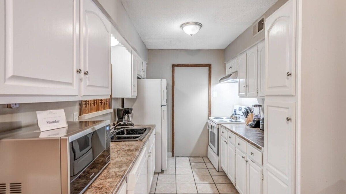 Memphis House | Minutes from the Airport - Wonderful Warrington