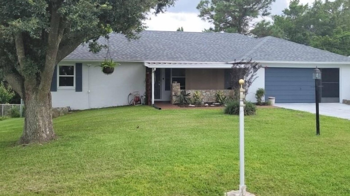 Lecanto House | Minutes from the water Sweet Vacation Home Sleeps 6 close to Shops & Restaurants