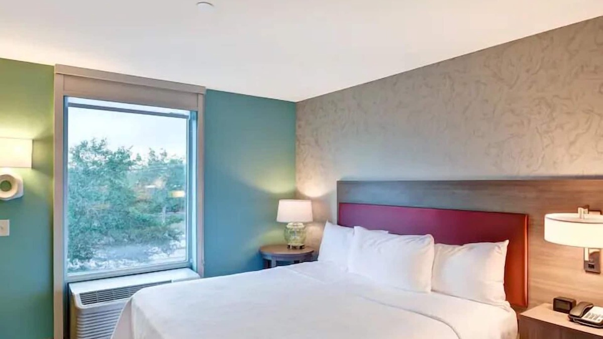 Terrace Park Hotel | Minutes to Busch Gardens and Sesame Street Safari Fun! Pets Allowed!