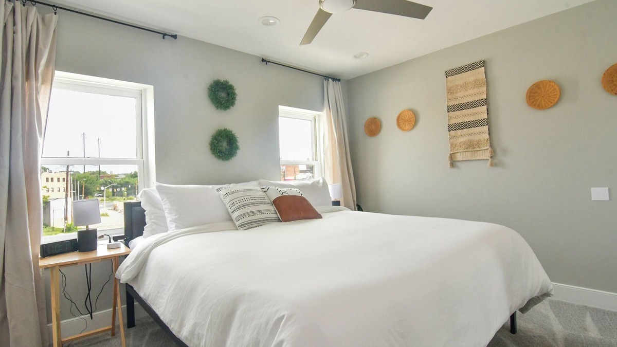 Downtown Baltimore House | Minutes to Downtown & Waterfronts with rooftop deck!