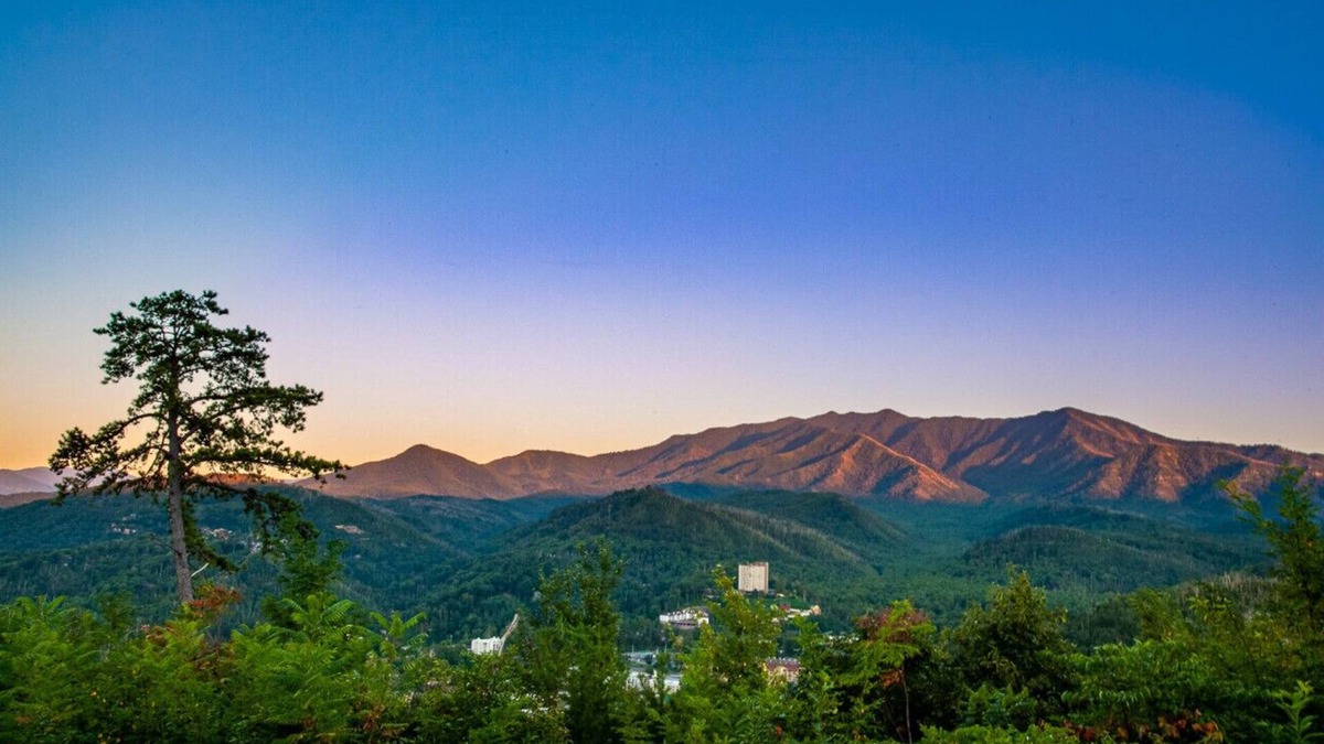 Chalet Village Condo | Minutes to Gatlinburg, MTN View, Porch, & Pool