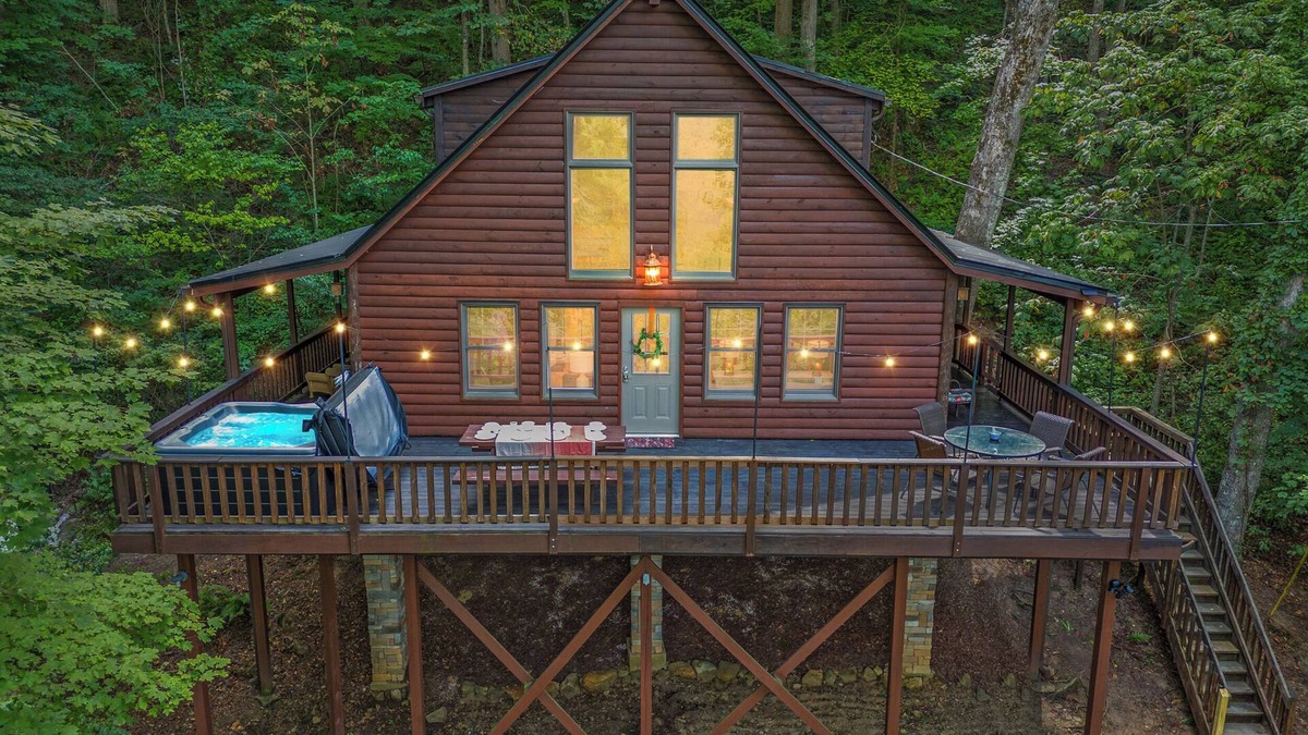 Slade Cabin | Minutes to Nada Tunnel + Natural Bridge SP/Views - Hot Tub - Firepit