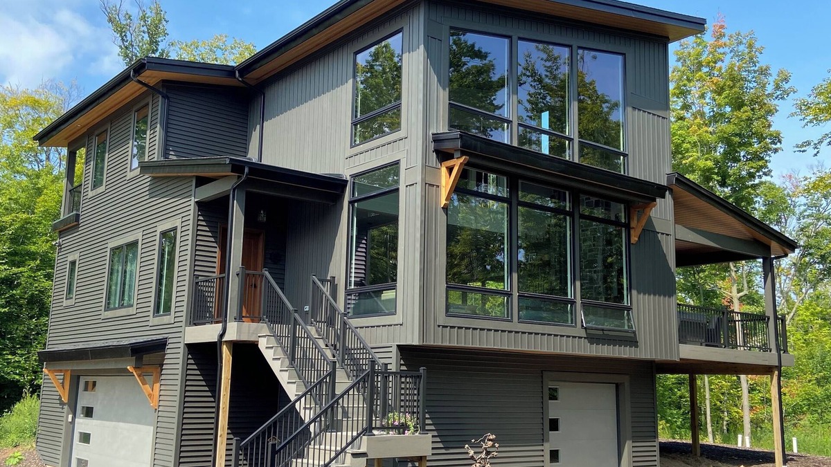 Youngstown House | MINUTES to Niagara Falls, UNIQUE Custom Home, PRIVATE Woodland Retreat, HOT TUB