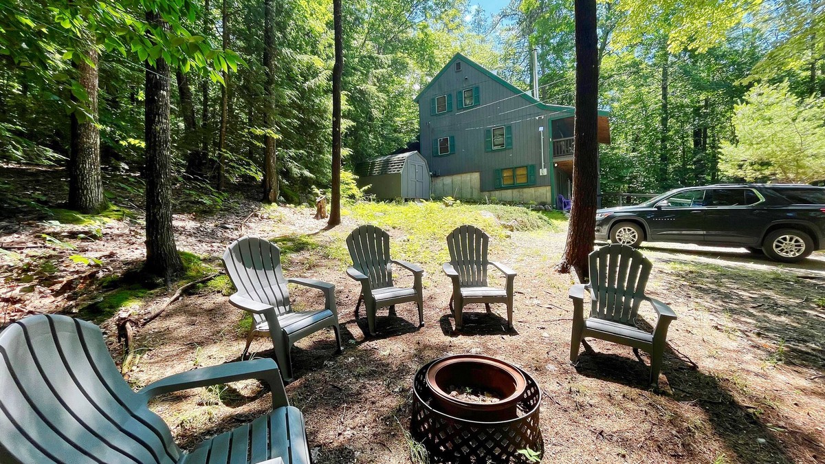 Eidelweiss Village House | Minutes to Sandy Beach, House w Firepit, Grill, 2 Kayaks and Screen Porch