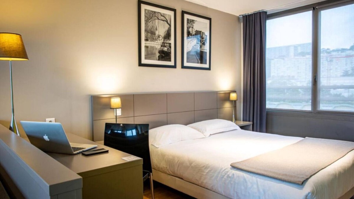 9th Arrondissement Hotel | Minutes to Tête d'Or Park! Pet-friendly Suite with City View and Kitchenette!