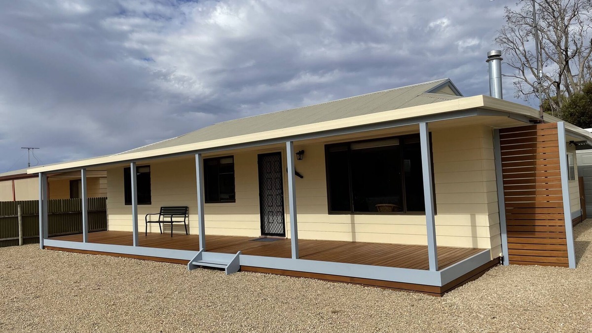 Minlacowie House | Minutes to the beach! Freshly renovated, stylish & modern.