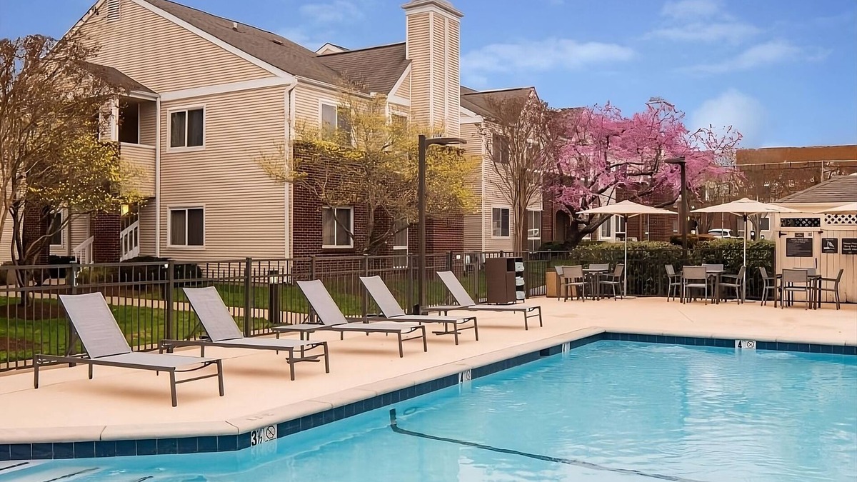 Brentwood Hotel | Minutes to The Parthenon Nashville! 2 Pet-friendly Units w/Free Breakfast, Pool