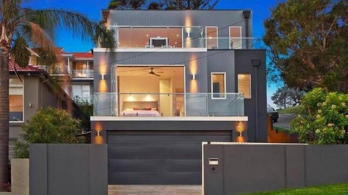 Freshwater House | Minutes walk to Beach, Village and Restaurants. Family size home