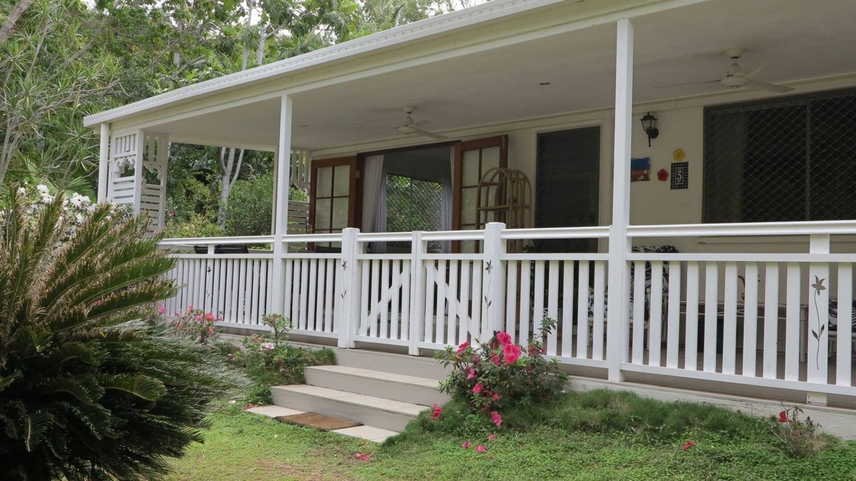 Arcadia Cottage | Mirabel Cottage - Charming, comfortable and well-equipped, in easy walking distance to beaches