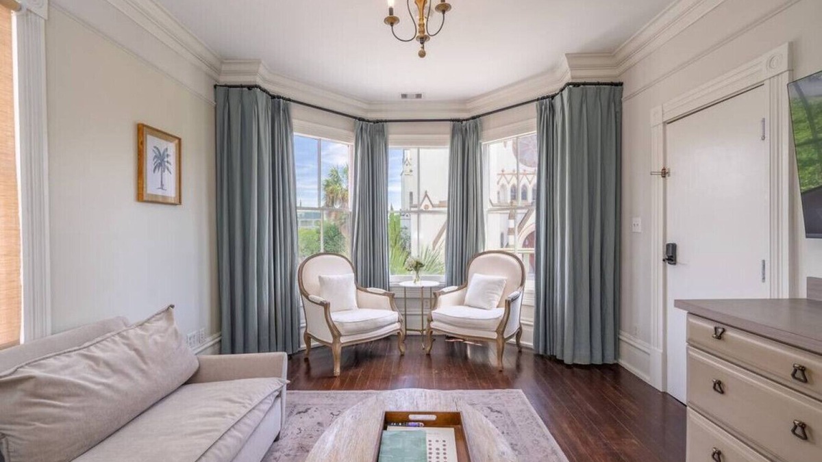 Historic Downtown Savannah Apartment | Mirabelle Suite 3 - Top Floor Suite in the Heart of Historic Savannah