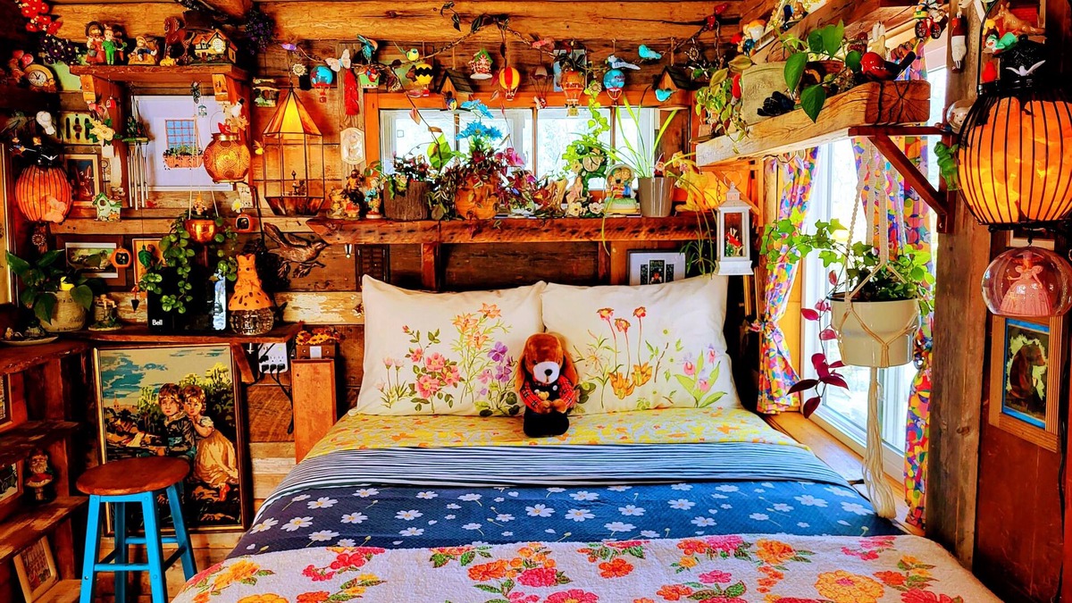 Belfast Cabin | Miracles on Polly - Fairy Tale Cabin - A return to your childhood