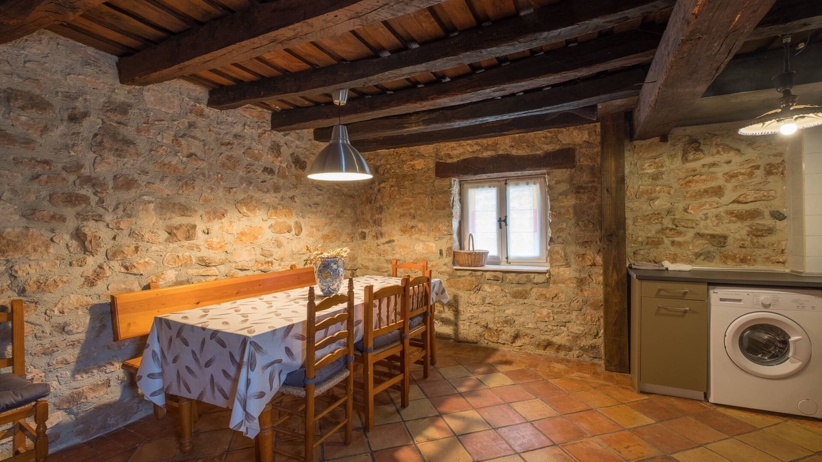 Aguilar de Campoo Cottage | MIRADOR DE VALCABADO HOUSE