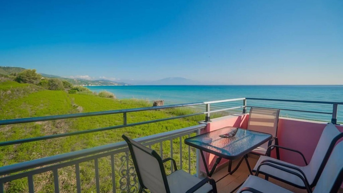 Alykes Apartment | Mirage by the sea - First Floor Apartment