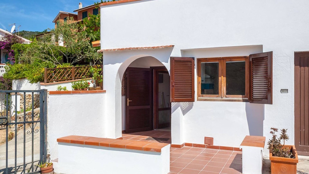 Marmi Apartment | Miriam 1, between Procchio and Marina di Campo, is in an ideal position for those who want to discov