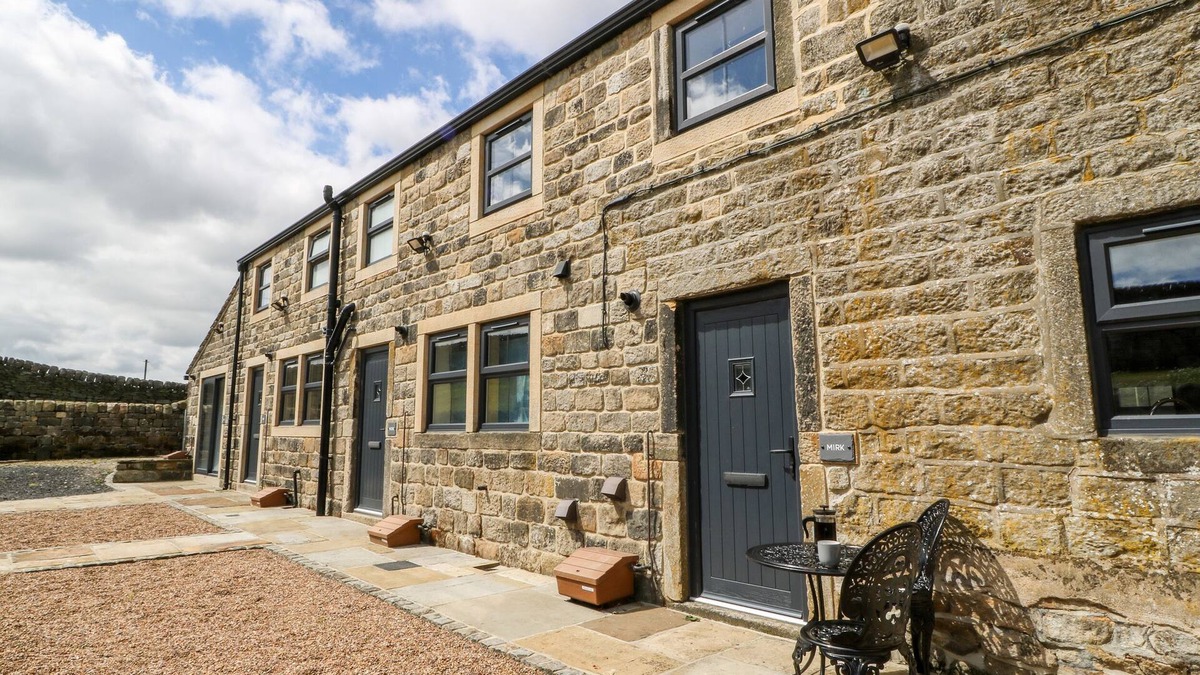 Lumbutts Cottage | MIRK COTTAGE, family friendly, with open fire in Cragg Vale