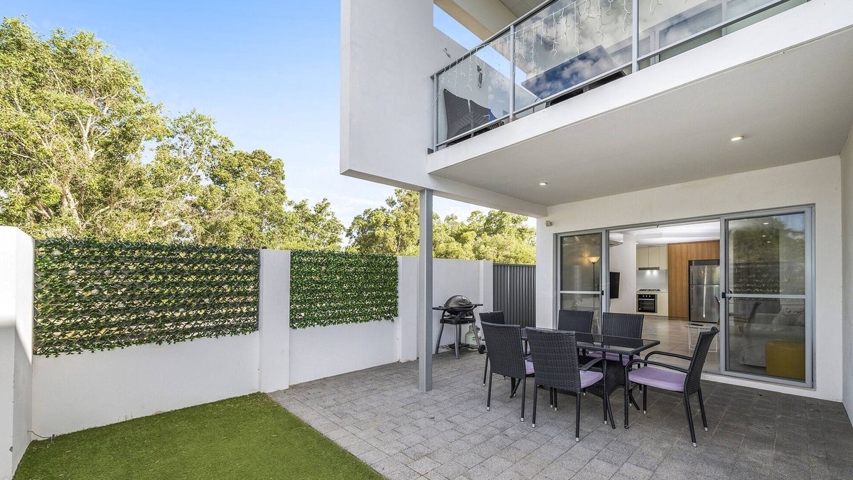 Mirrabooka House | Mirrabooka 3-Bed Close to Shopping Centre