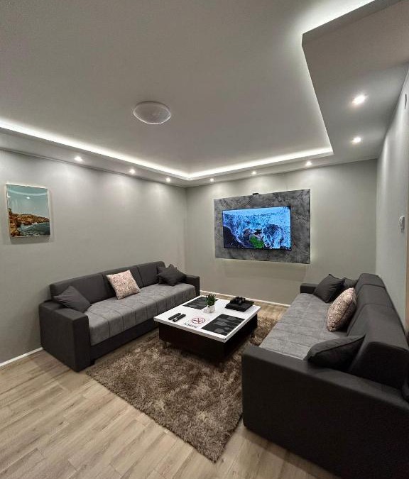 Zrenjanin Apartment | Mirrors Apartmani