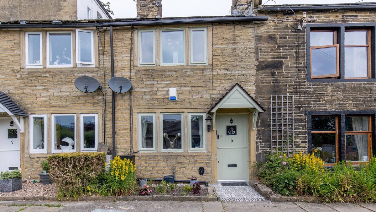 Thornton Cottage | MISCHA COTTAGE, pet friendly in Thornton, West Yorkshire