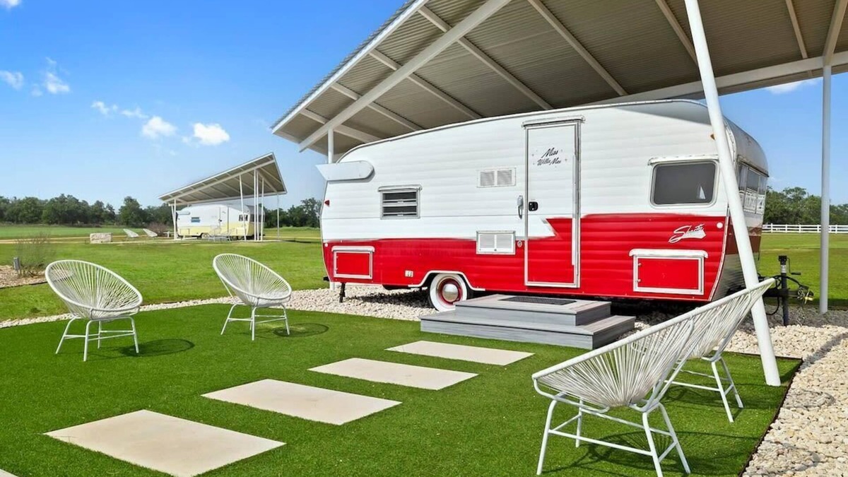 Willow City House | Miss Willie Mae - Glamping, Pool & Fireplace