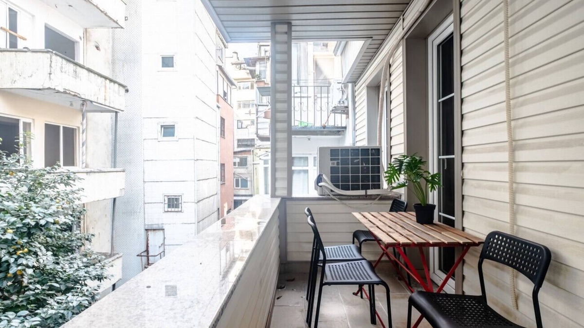 Osmanbey Apartment | Missafir Exclusive Flat with Balcony in Nisantasi