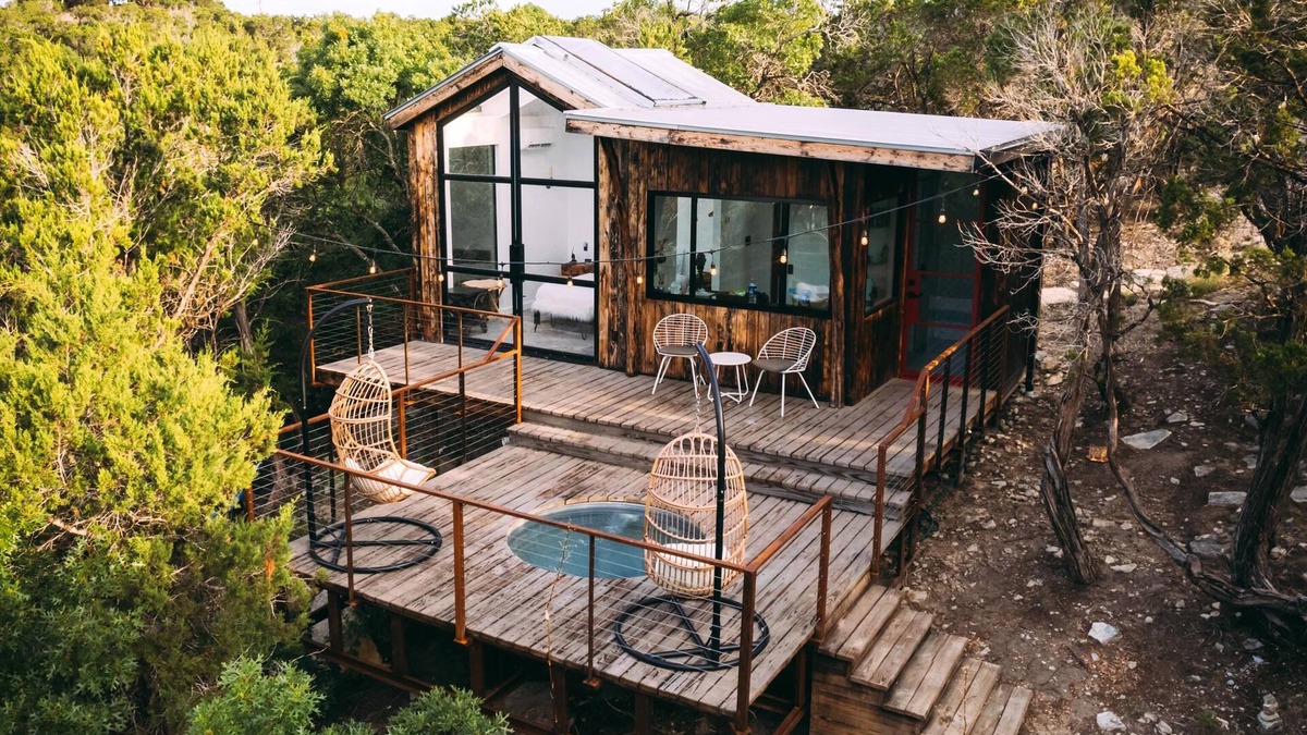 Oatmeal Cabin | Missing Hotel