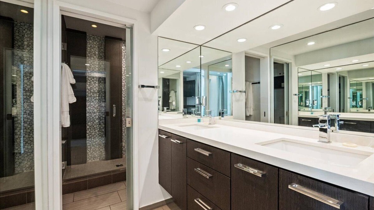 Central Mission Beach House | Mission Beach 7 Bedroom Castle w/Rooftop Deck & Hot Tub
