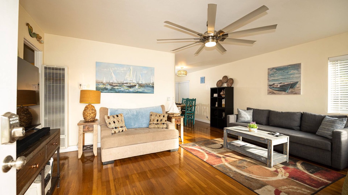 Crown Point House | Mission Beach, Bay & PB Strip with Parking