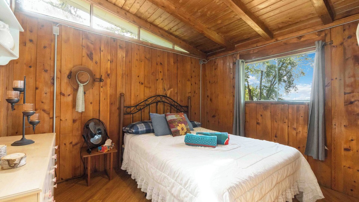 Beckwith Cottage | Mississippi Lake Lovely on the water 3 Bedroom Cottage. Pet Friendly!