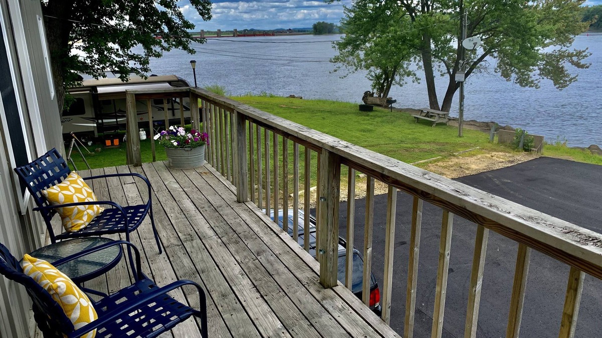 Bellevue Cabin | Mississippi River Cabin