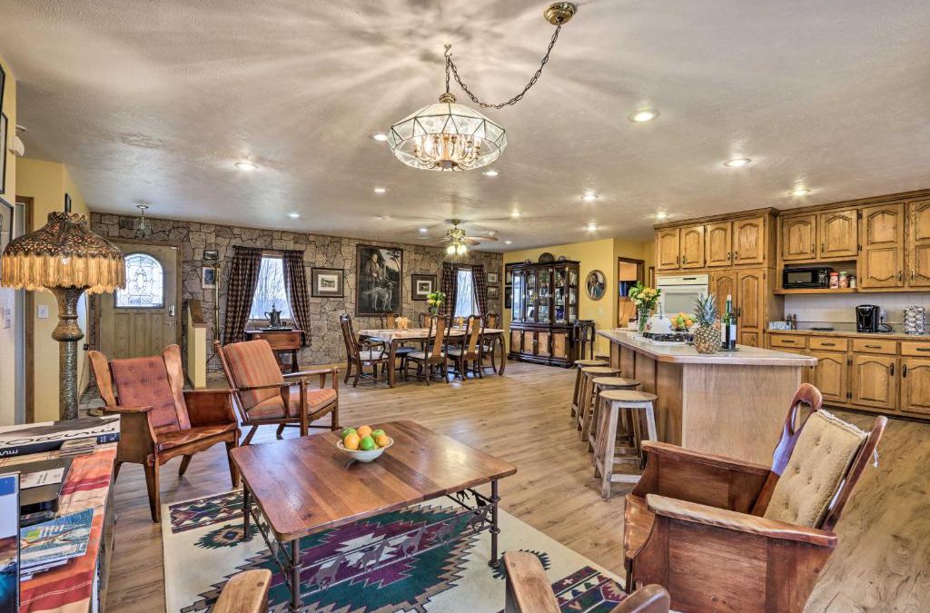 Buffalo House | Missouri Getaway with Pasture Views and Patio!