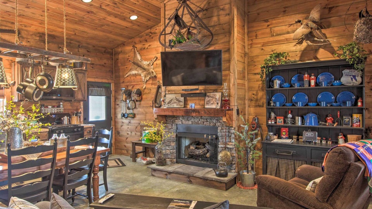 Dawn Cabin | Missouri Vacation Rental with Fire Pit Access